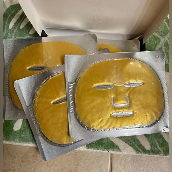 BRAND NEW AND SEALED IN ORIGINAL PACKAGING Prestige Skincare Gold Mask Set(10pc)